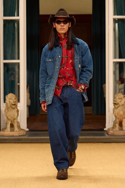 Look 3